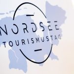 Roll-up mit dem Logo vom NordseeTourismusTag