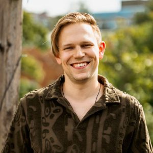 Das Bild zeigt Ben Förtsch, Geschäftsführer vom Hotel Luise aus Erlangen.