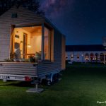 NEYWORK Norderney - Außenansicht bei Nacht